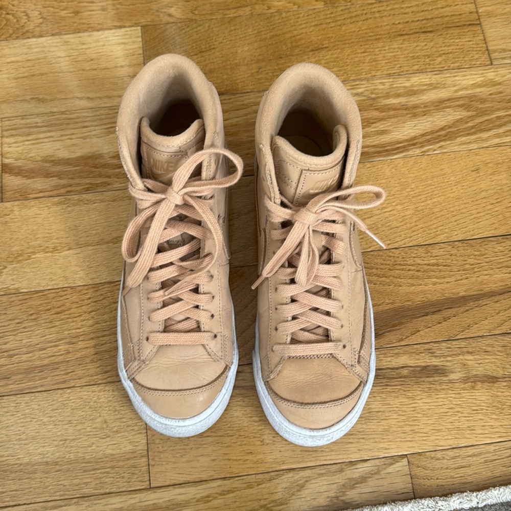 Nike size 8 women’s